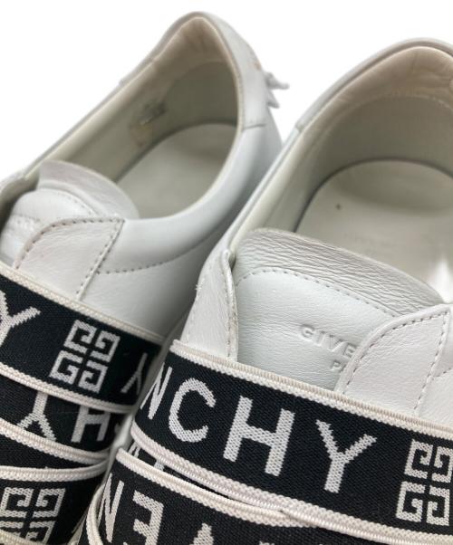 GIVENCHY（ジバンシィ）GIVENCHY (ジバンシィ) アーバンストリートベルトロゴスニーカー ホワイト サイズ:41の古着・服飾アイテム