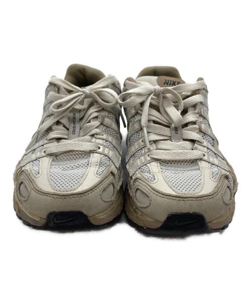 NIKE（ナイキ）NIKE (ナイキ) スニーカー ホワイト×ベージュ サイズ:23.5の古着・服飾アイテム