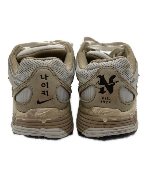 NIKE（ナイキ）NIKE (ナイキ) スニーカー ホワイト×ベージュ サイズ:23.5の古着・服飾アイテム