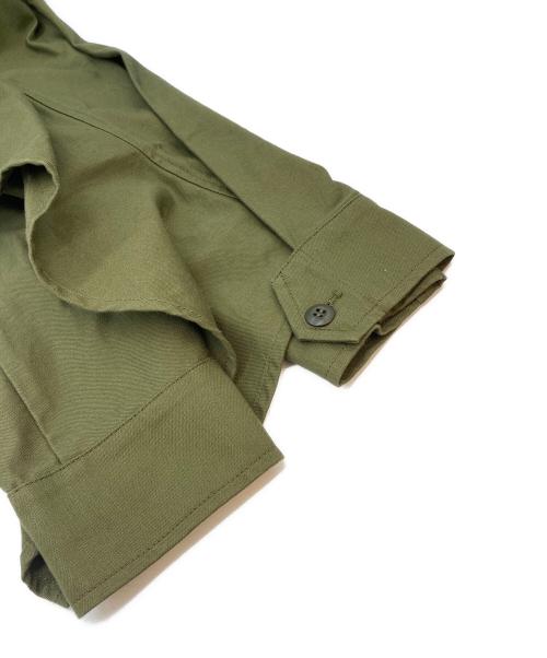 CLANE（クラネ）CLANE (クラネ) BACK FRILL MILITARY JACKET カーキ サイズ:SIZE Freeの古着・服飾アイテム