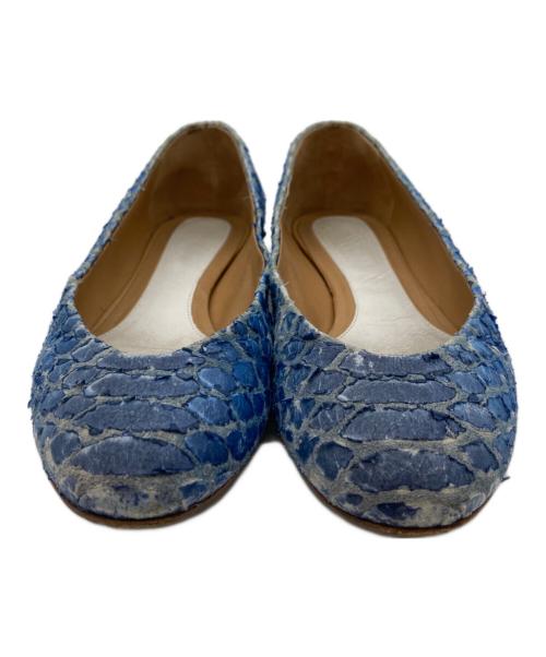 Maison Margiela（メゾンマルジェラ）Maison Margiela (メゾンマルジェラ) パイソン型押しフラットパンプス ブルー サイズ:23の古着・服飾アイテム
