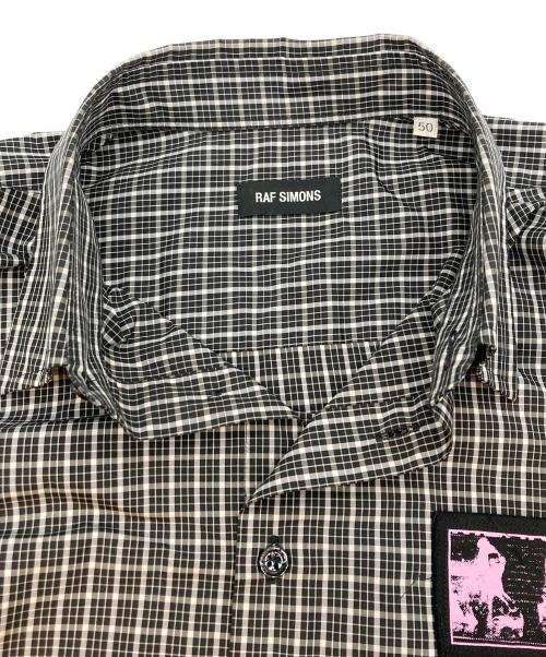RAF SIMONS（ラフシモンズ）RAF SIMONS (ラフシモンズ) OVERSIZED SHIRT WITH PATCHES ホワイト×ブラック サイズ:50の古着・服飾アイテム