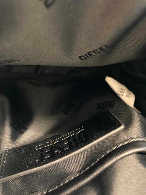 DIESEL（ディーゼル）DIESEL (ディーゼル) DSL OVAL CROSSBODY ブラックの古着・服飾アイテム