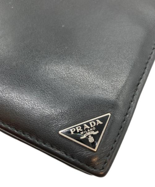 PRADA（プラダ）PRADA (プラダ) 2つ折り財布 ブラックの古着・服飾アイテム