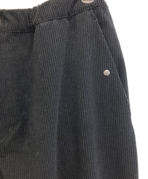 URBAN RESEARCH（アーバンリサーチ）URBAN RESEARCH (アーバンリサーチ) Wide Dad Dad EASY CORDUROY WIDE PANTS ブラック サイズ:1の古着・服飾アイテム