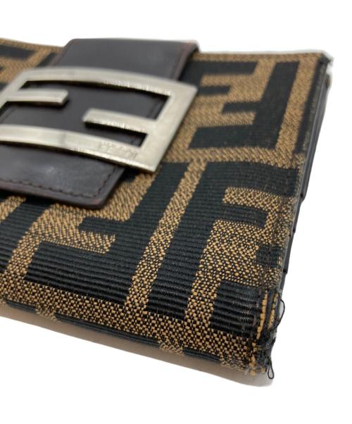 FENDI（フェンディ）FENDI (フェンディ) ズッカ柄2つ折り財布 ブラウンの古着・服飾アイテム