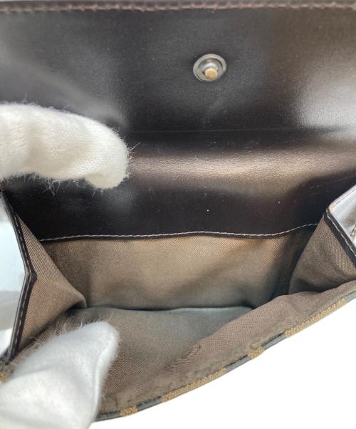 FENDI（フェンディ）FENDI (フェンディ) ズッカ柄2つ折り財布 ブラウンの古着・服飾アイテム