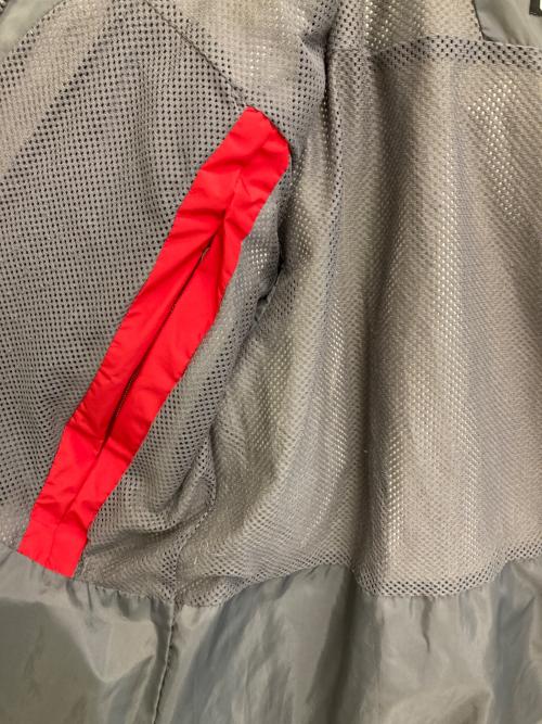 THE NORTH FACE（ザ ノース フェイス）THE NORTH FACE (ザ ノース フェイス) マウンテンパーカー グレー×レッド サイズ:Lの古着・服飾アイテム