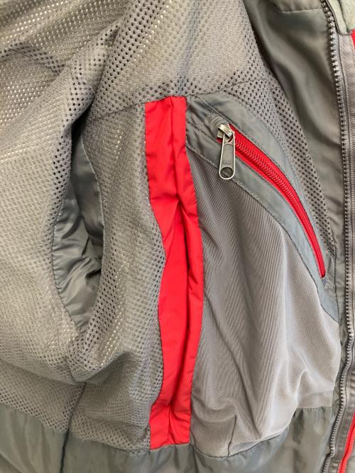 THE NORTH FACE（ザ ノース フェイス）THE NORTH FACE (ザ ノース フェイス) マウンテンパーカー グレー×レッド サイズ:Lの古着・服飾アイテム