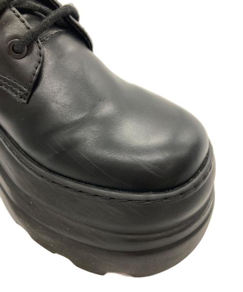 CHARLES & KEITH（チャールズアンドキース）CHARLES & KEITH (チャールズアンドキース) ハートエンベリッシュド レースアッププラットフォームブーツ ブラック サイズ:23.5の古着・服飾アイテム