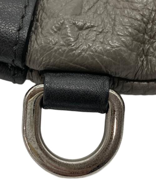 JIMMY CHOO（ジミーチュウ）JIMMY CHOO (ジミーチュウ) スターエンボスクラッチバッグ グレーの古着・服飾アイテム