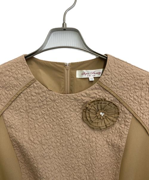 Super Beauty（スーパービューティ）Super Beauty (スーパービューティ) エンボス加工バルーン袖 ロングワンピース ベージュ サイズ:42の古着・服飾アイテム