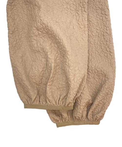 Super Beauty（スーパービューティ）Super Beauty (スーパービューティ) エンボス加工バルーン袖 ロングワンピース ベージュ サイズ:42の古着・服飾アイテム