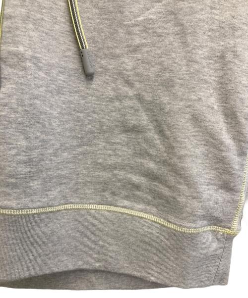 MONCLER（モンクレール）MONCLER (モンクレール) プルオーバーパーカー グレー サイズ:Sの古着・服飾アイテム