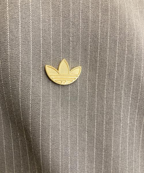 adidas（アディダス）adidas (アディダス) ファイヤーバード ルーズ ピンストライプ トラックトップ グレー サイズ:Mの古着・服飾アイテム