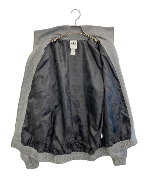 adidas（アディダス）adidas (アディダス) ファイヤーバード ルーズ ピンストライプ トラックトップ グレー サイズ:Mの古着・服飾アイテム