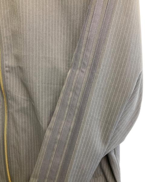 adidas（アディダス）adidas (アディダス) ファイヤーバード ルーズ ピンストライプ トラックトップ グレー サイズ:Mの古着・服飾アイテム