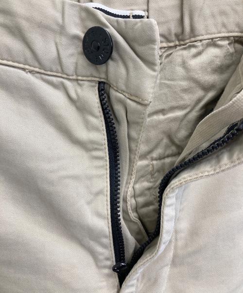 STONE ISLAND（ストーンアイランド）STONE ISLAND (ストーンアイランド) BADGE LOGO DETAIL PANTS ベージュ サイズ:Sの古着・服飾アイテム
