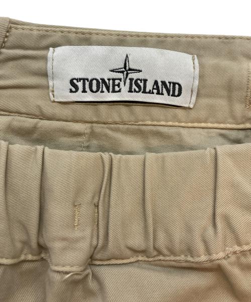 STONE ISLAND（ストーンアイランド）STONE ISLAND (ストーンアイランド) BADGE LOGO DETAIL PANTS ベージュ サイズ:Sの古着・服飾アイテム
