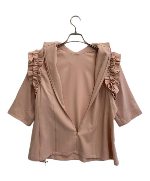 hue DAY TO EVENING（ヒュー デイ トゥ イブニング）hue DAY TO EVENING (ヒュー デイ トゥ イブニング) パール付きフリルブラウス ピンク サイズ:SIZE M (38) 未使用品の古着・服飾アイテム