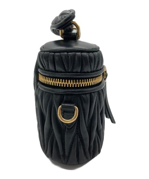 MIU MIU（ミュウミュウ）MIU MIU (ミュウミュウ) マテラッセショルダーバッグ ブラックの古着・服飾アイテム