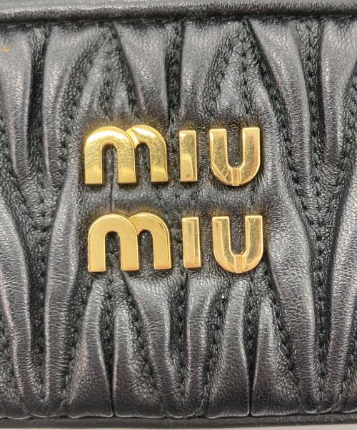 MIU MIU（ミュウミュウ）MIU MIU (ミュウミュウ) マテラッセショルダーバッグ ブラックの古着・服飾アイテム