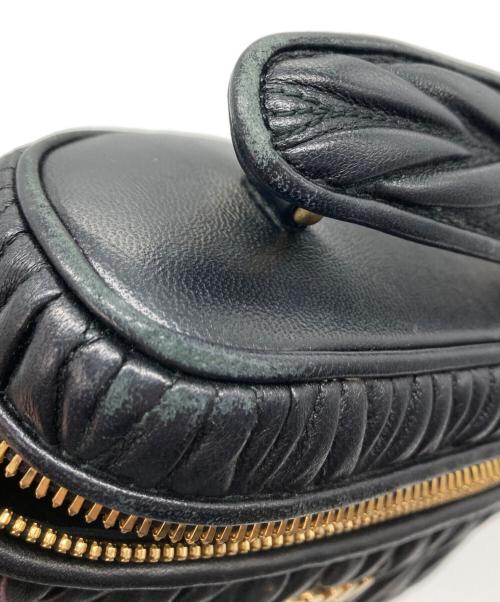 MIU MIU（ミュウミュウ）MIU MIU (ミュウミュウ) マテラッセショルダーバッグ ブラックの古着・服飾アイテム