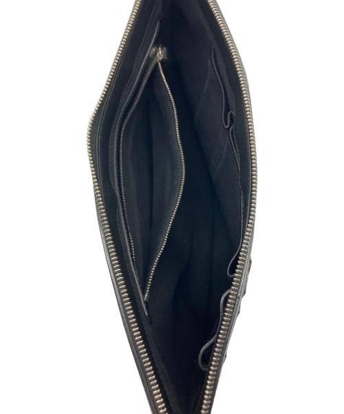 JIMMY CHOO（ジミーチュウ）JIMMY CHOO (ジミーチュウ) エンボスレザークラッチバッグ ブラックの古着・服飾アイテム