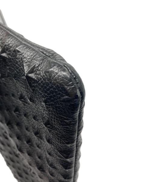 JIMMY CHOO（ジミーチュウ）JIMMY CHOO (ジミーチュウ) エンボスレザークラッチバッグ ブラックの古着・服飾アイテム