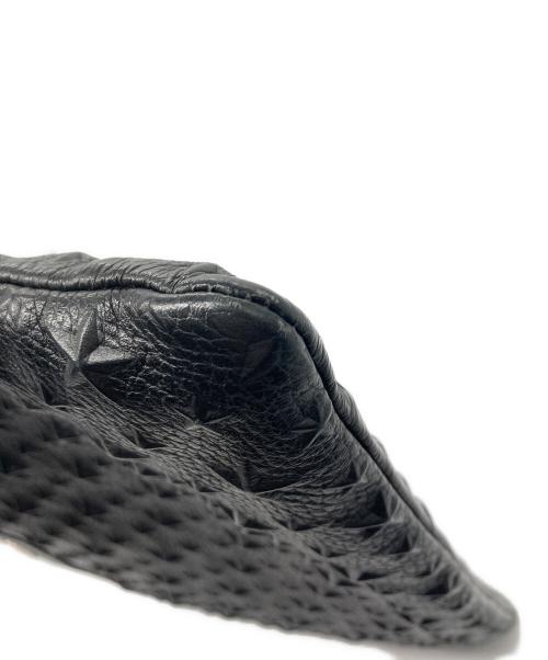 JIMMY CHOO（ジミーチュウ）JIMMY CHOO (ジミーチュウ) エンボスレザークラッチバッグ ブラックの古着・服飾アイテム