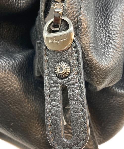 Salvatore Ferragamo（サルヴァトーレ フェラガモ）Salvatore Ferragamo (サルヴァトーレ フェラガモ) 編み込みレザーハンドバッグ ブラックの古着・服飾アイテム