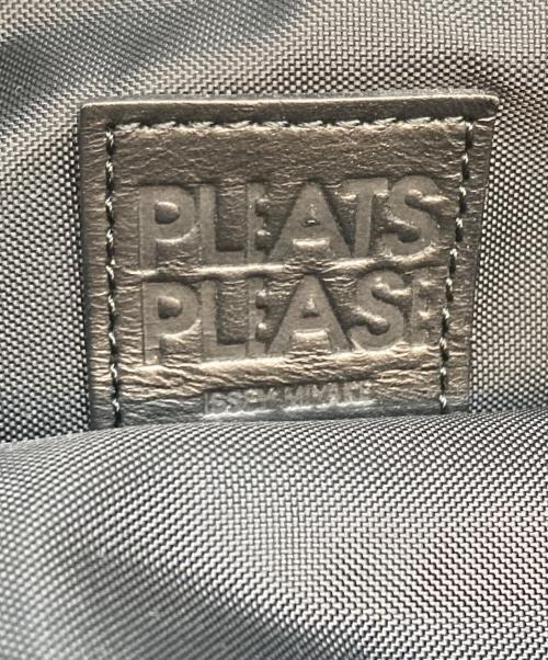 PLEATS PLEASE（プリーツプリーズ）PLEATS PLEASE (プリーツプリーズ) ワンショルダーバッグ ホワイト×ブラックの古着・服飾アイテム