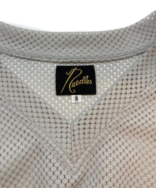 Needles（ニードルズ）Needles (ニードルズ) L/S V-Neck Tee - Raschel Lace グレー サイズ:SIZE Sの古着・服飾アイテム