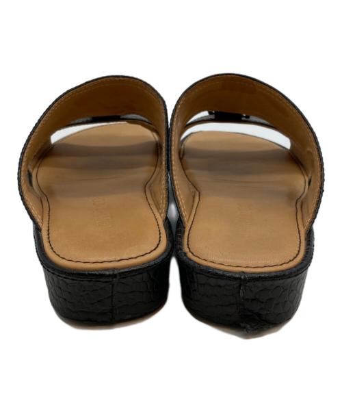 JIMMY CHOO（ジミーチュウ）JIMMY CHOO (ジミーチュウ) クロコ型押しレザーサンダル ブラック サイズ:SIZE 42の古着・服飾アイテム