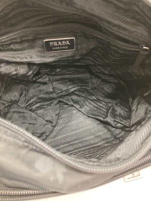 PRADA（プラダ）PRADA (プラダ) ナイロンメッセンジャーバッグ ブラックの古着・服飾アイテム