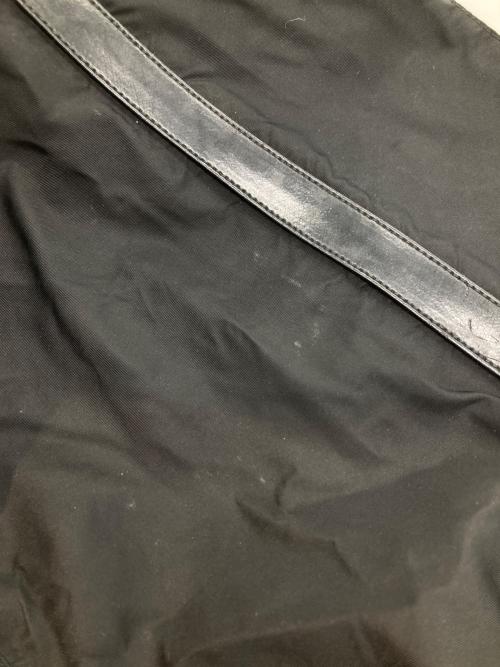 PRADA（プラダ）PRADA (プラダ) ナイロンメッセンジャーバッグ ブラックの古着・服飾アイテム