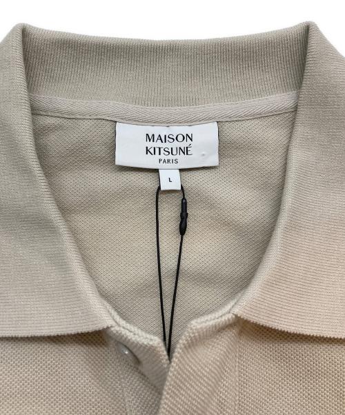 maison kitsune（メゾンキツネ）MAISON KITSUNE (メゾンキツネ) ボールド フォックスヘッド パッチ オーバーサイズ ポロ ベージュ サイズ:L 未使用品の古着・服飾アイテム