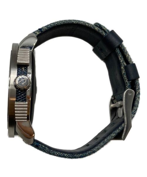 DIESEL（ディーゼル）DIESEL (ディーゼル) AXIAL スマートウォッチ シルバー×インディゴの古着・服飾アイテム