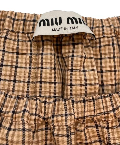MIU MIU（ミュウミュウ）MIU MIU (ミュウミュウ) プリーツチェックミニスカート ベージュ×ブラウン サイズ:SIZE M (38)の古着・服飾アイテム