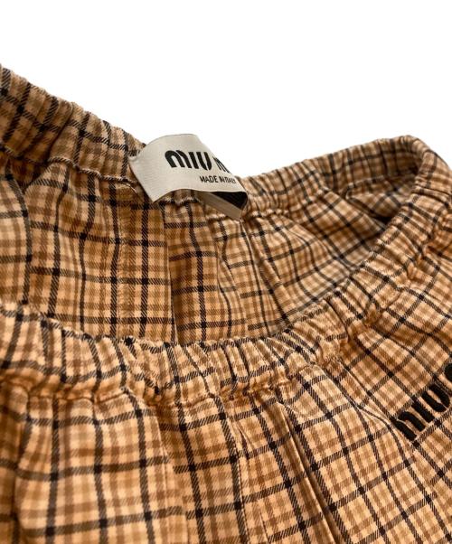 MIU MIU（ミュウミュウ）MIU MIU (ミュウミュウ) プリーツチェックミニスカート ベージュ×ブラウン サイズ:SIZE M (38)の古着・服飾アイテム