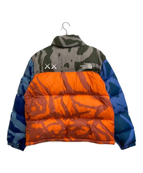 THE NORTH FACE（ザ ノース フェイス）THE NORTH FACE (ザ ノース フェイス) KAWS (カウズ) RETRO 1996 NUPTSE JACKET マルチカラー サイズ:SIZE Lの古着・服飾アイテム