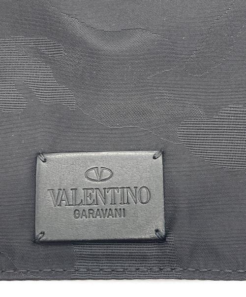VALENTINO GARAVANI（ヴァレンティノ・ガラヴァーニ）VALENTINO GARAVANI (ヴァレンティノ・ガラヴァーニ) カモフラセカンドバッグ ブラックの古着・服飾アイテム