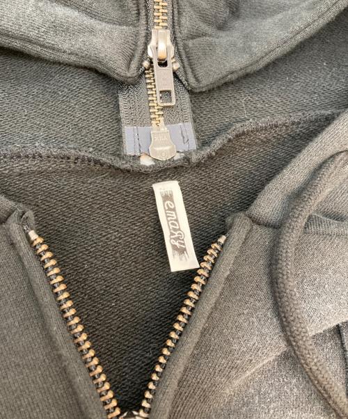 emary（エメリー）emary (エメリー) 25SS Damaged Ritual girl patch zip hoodie ブラック サイズ:SIZE Freeの古着・服飾アイテム