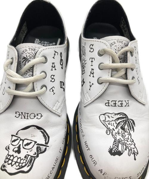 Dr.Martens（ドクターマーチン）Dr.Martens (ドクターマーチン) 1461 SCRIBBLE ホワイト サイズ:UK5　　の古着・服飾アイテム
