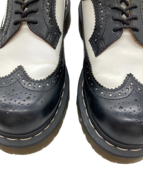 Dr.Martens（ドクターマーチン）Dr.Martens (ドクターマーチン) ウイングチップ5ホールシューズ ブラック×ホワイト サイズ:UK5の古着・服飾アイテム