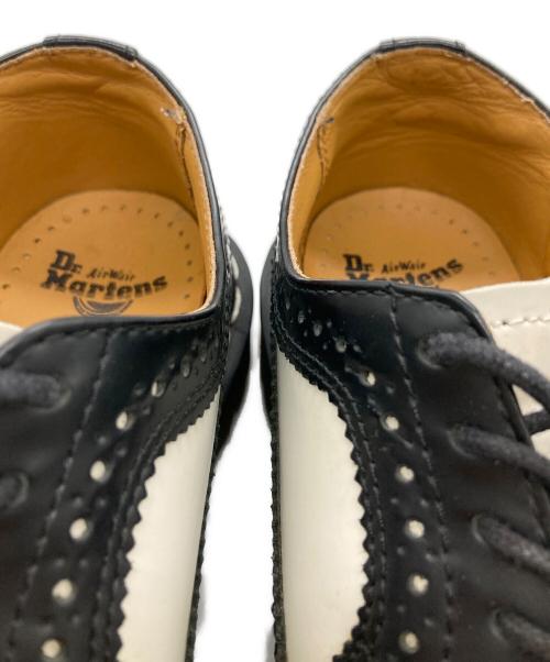 Dr.Martens（ドクターマーチン）Dr.Martens (ドクターマーチン) ウイングチップ5ホールシューズ ブラック×ホワイト サイズ:UK5の古着・服飾アイテム