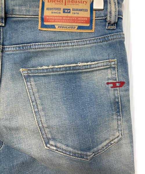 DIESEL（ディーゼル）DIESEL (ディーゼル) デニム スリムブーツカット インディゴ サイズ:28の古着・服飾アイテム