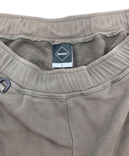 F.C.R.B.（エフシーレアルブリストル）F.C.R.B. (エフシーレアルブリストル) EMBLEM SWEAT SHORTS カーキ サイズ:Sの古着・服飾アイテム