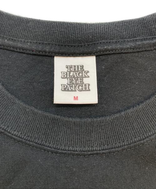 THE BLACK EYE PATCH（ブラックアイパッチ）THE BLACK EYE PATCH (ブラックアイパッチ) ホログラムロゴプリントTシャツ ブラック サイズ:SIZE Mの古着・服飾アイテム