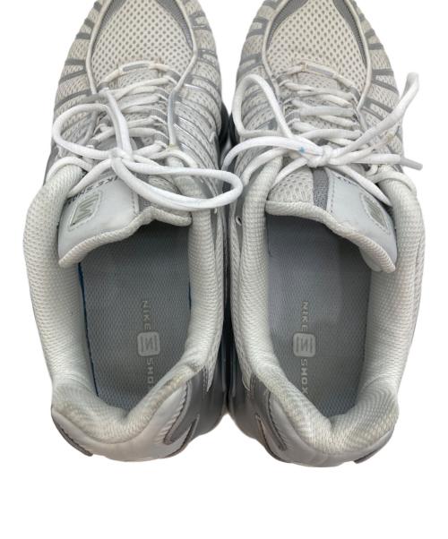 NIKE（ナイキ）NIKE (ナイキ) W SHOX TL PLATINUM TINT グレー×ホワイト サイズ:SIZE 27,5cmの古着・服飾アイテム